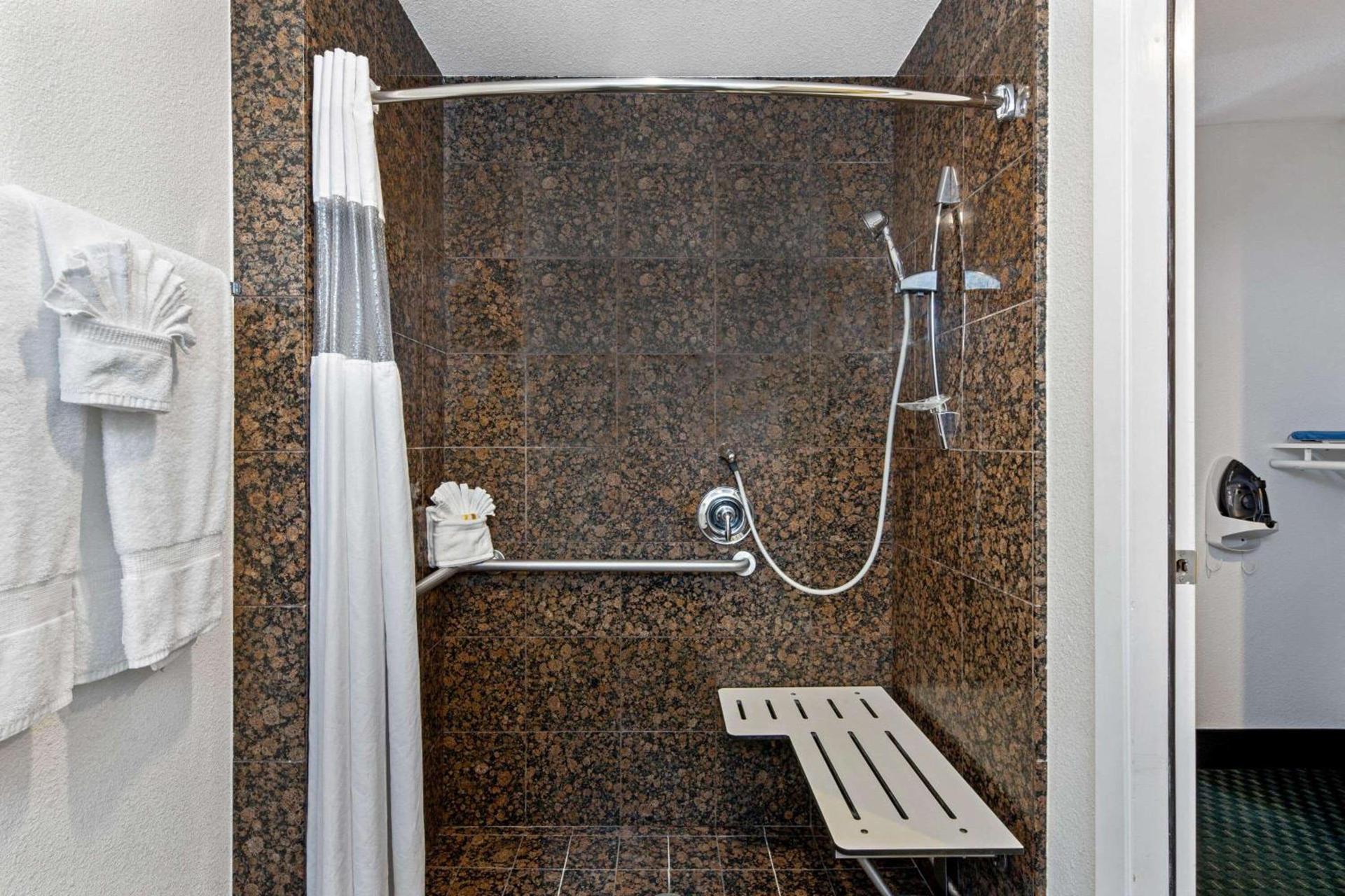 La Quinta Inn by Wyndham Berkeley photo 10