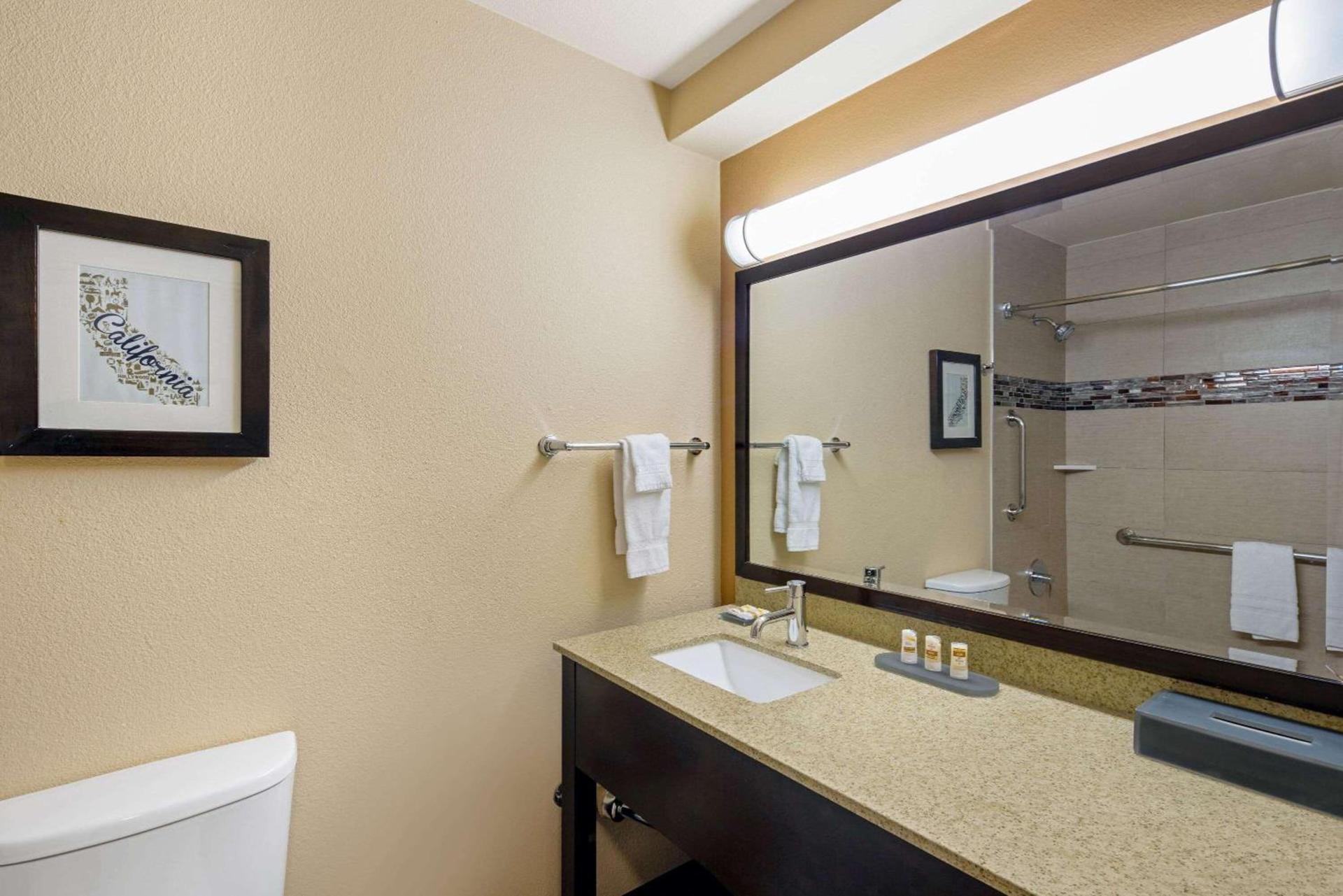 La Quinta Inn by Wyndham Berkeley photo 11