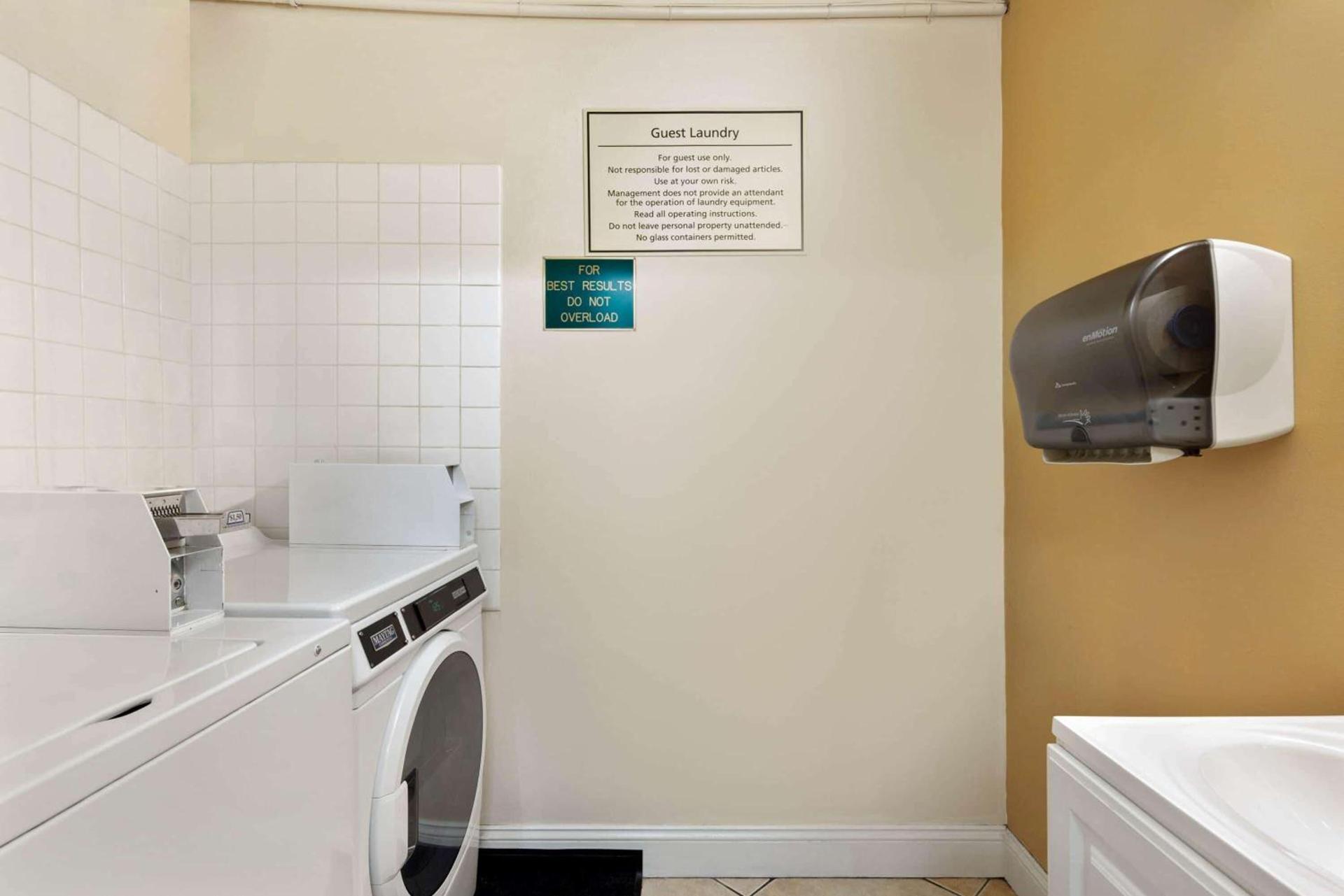 La Quinta Inn by Wyndham Berkeley photo 2