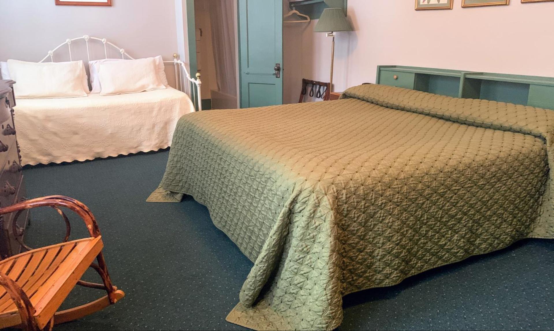 Gordon Beach Inn photo 11