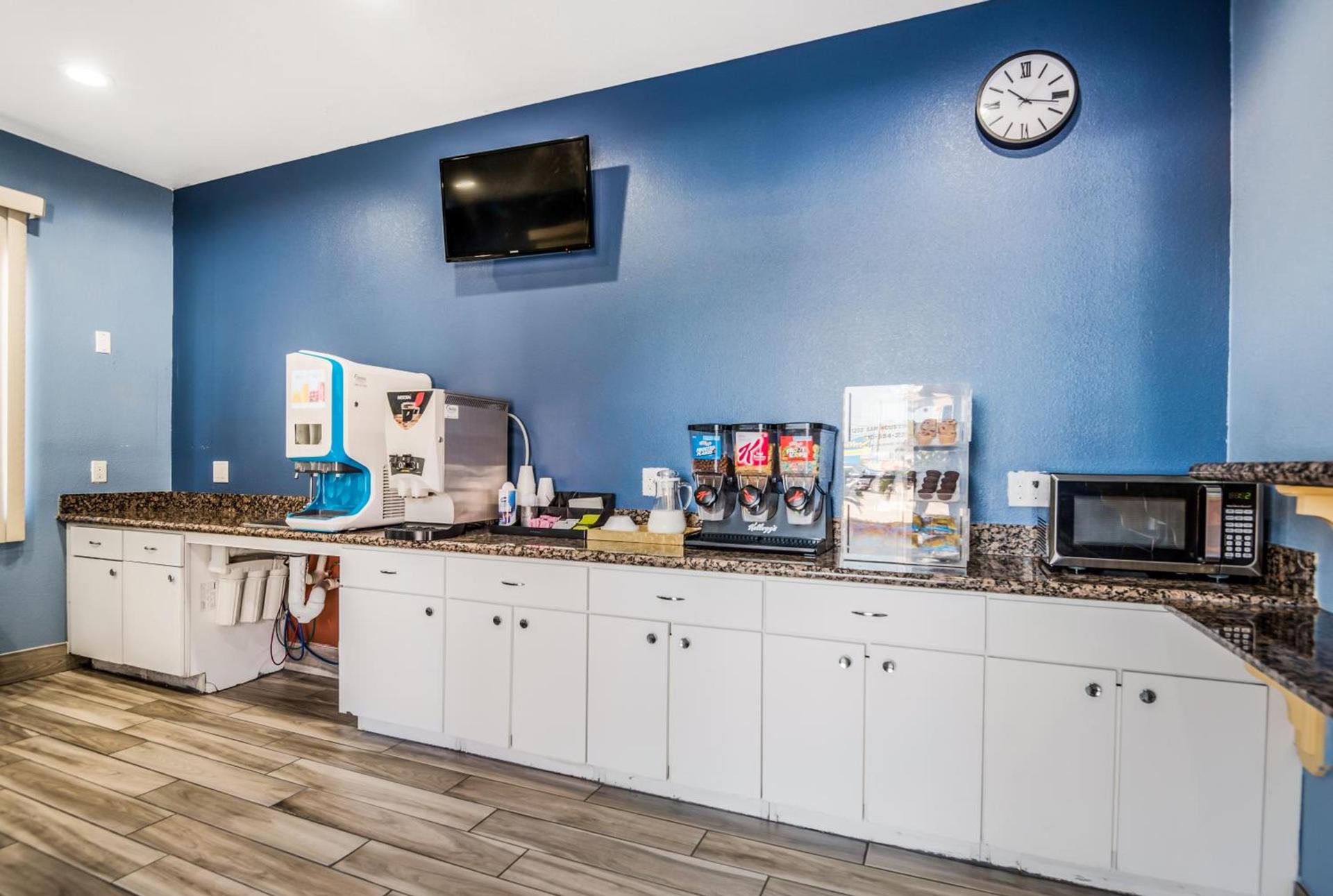 Scottish Inns & Suites IAH Airport-Beltway 8 photo 4