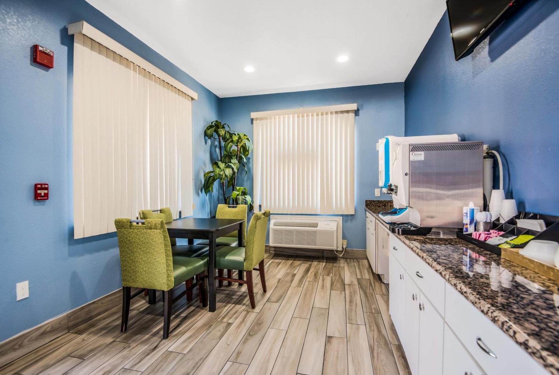 Scottish Inns & Suites IAH Airport-Beltway 8 photo 7