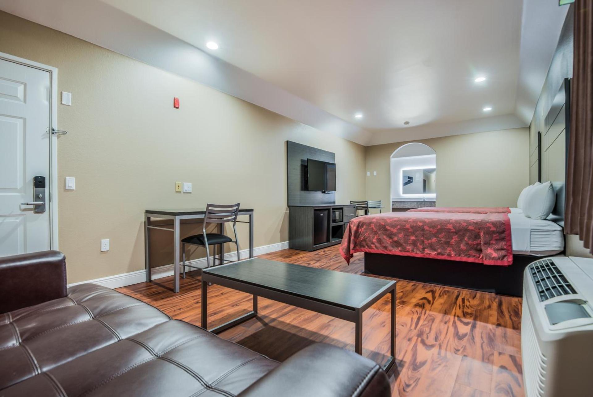Scottish Inns & Suites IAH Airport-Beltway 8 photo 13