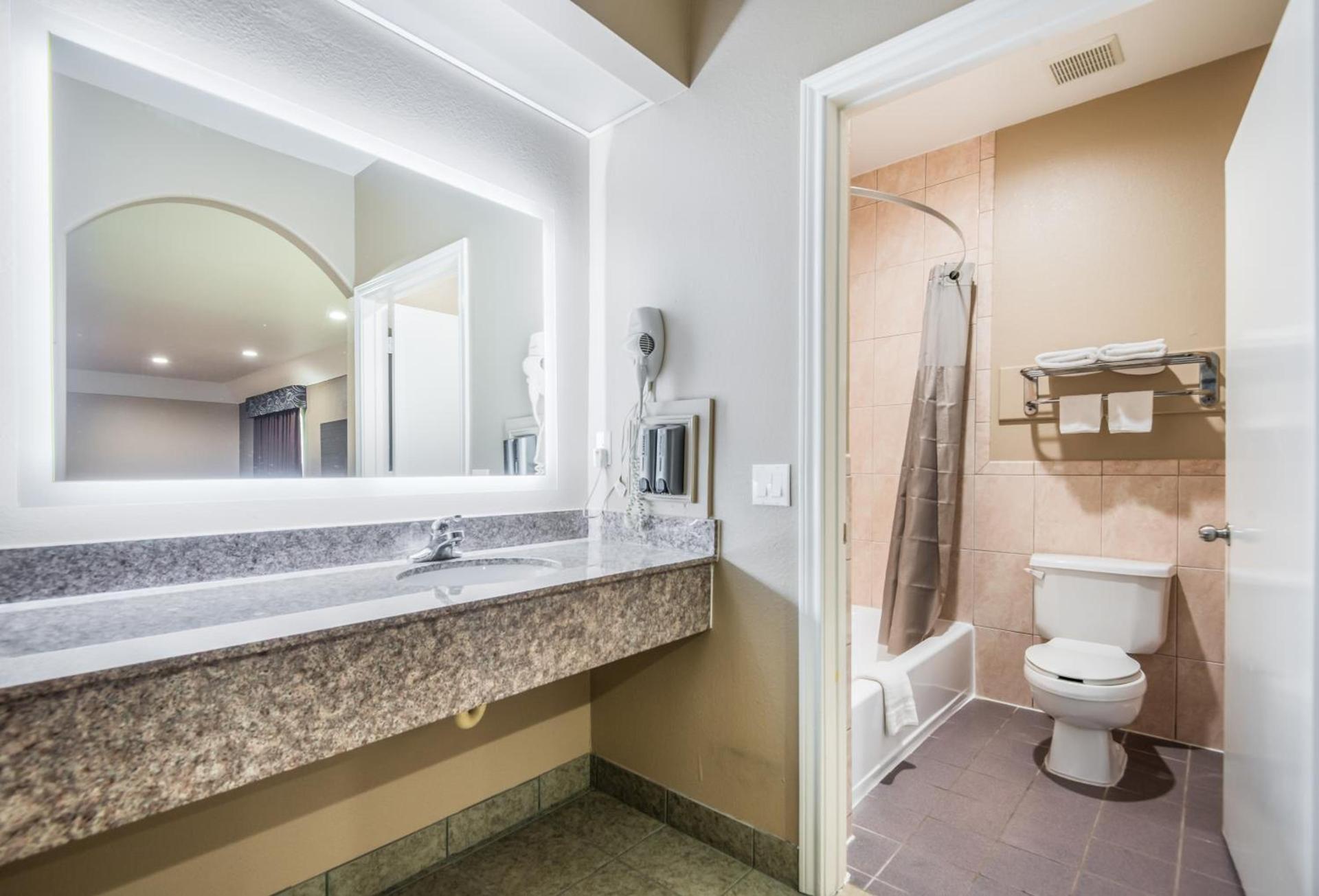 Scottish Inns & Suites IAH Airport-Beltway 8 photo 8