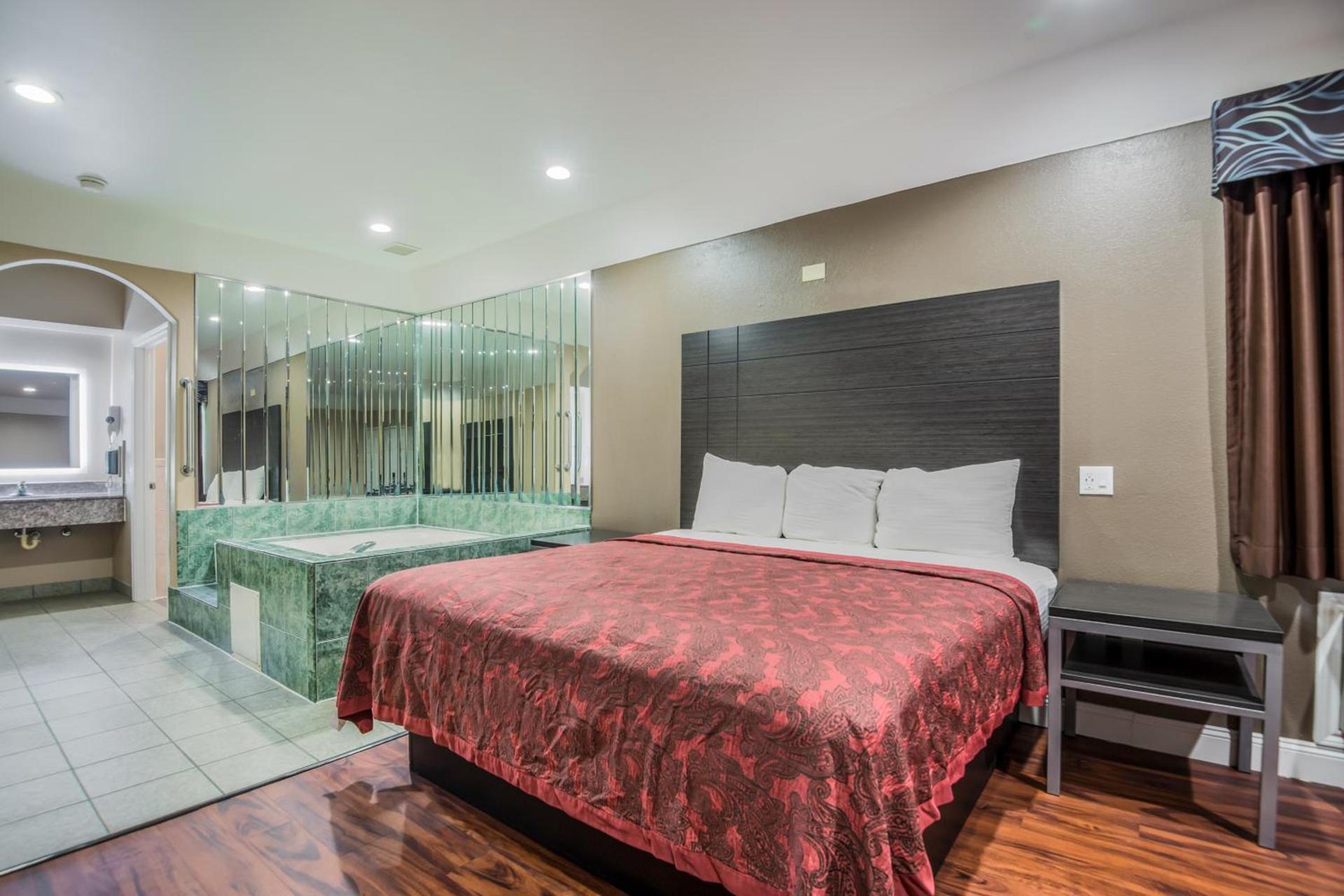 Scottish Inns & Suites IAH Airport-Beltway 8 photo 17