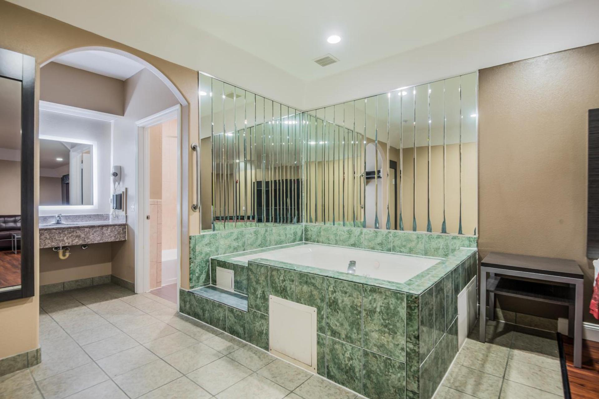Scottish Inns & Suites IAH Airport-Beltway 8 photo 10