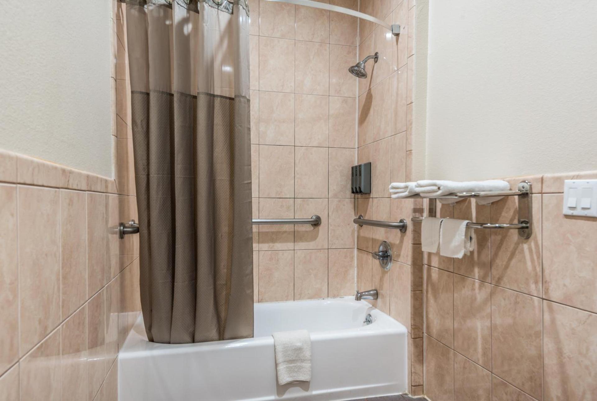 Scottish Inns & Suites IAH Airport-Beltway 8 photo 9