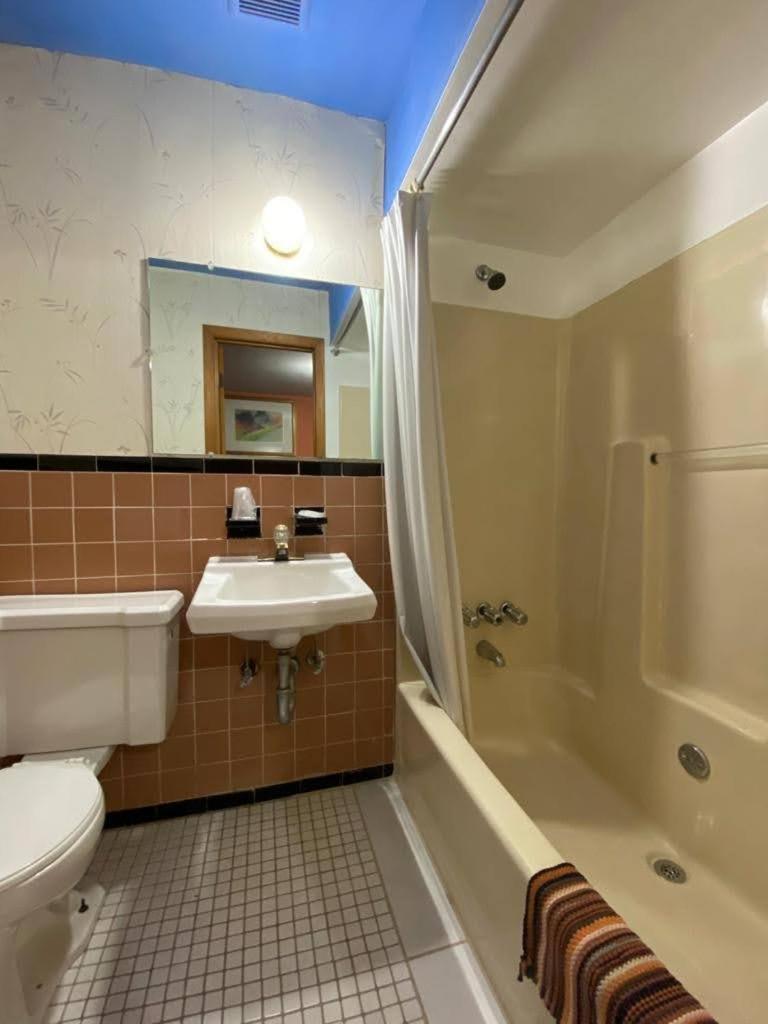 Budget Inn photo 15