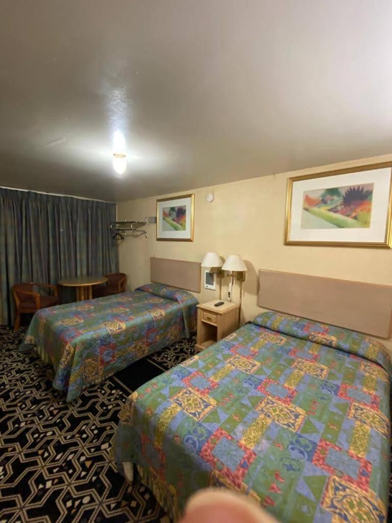 Budget Inn photo 3