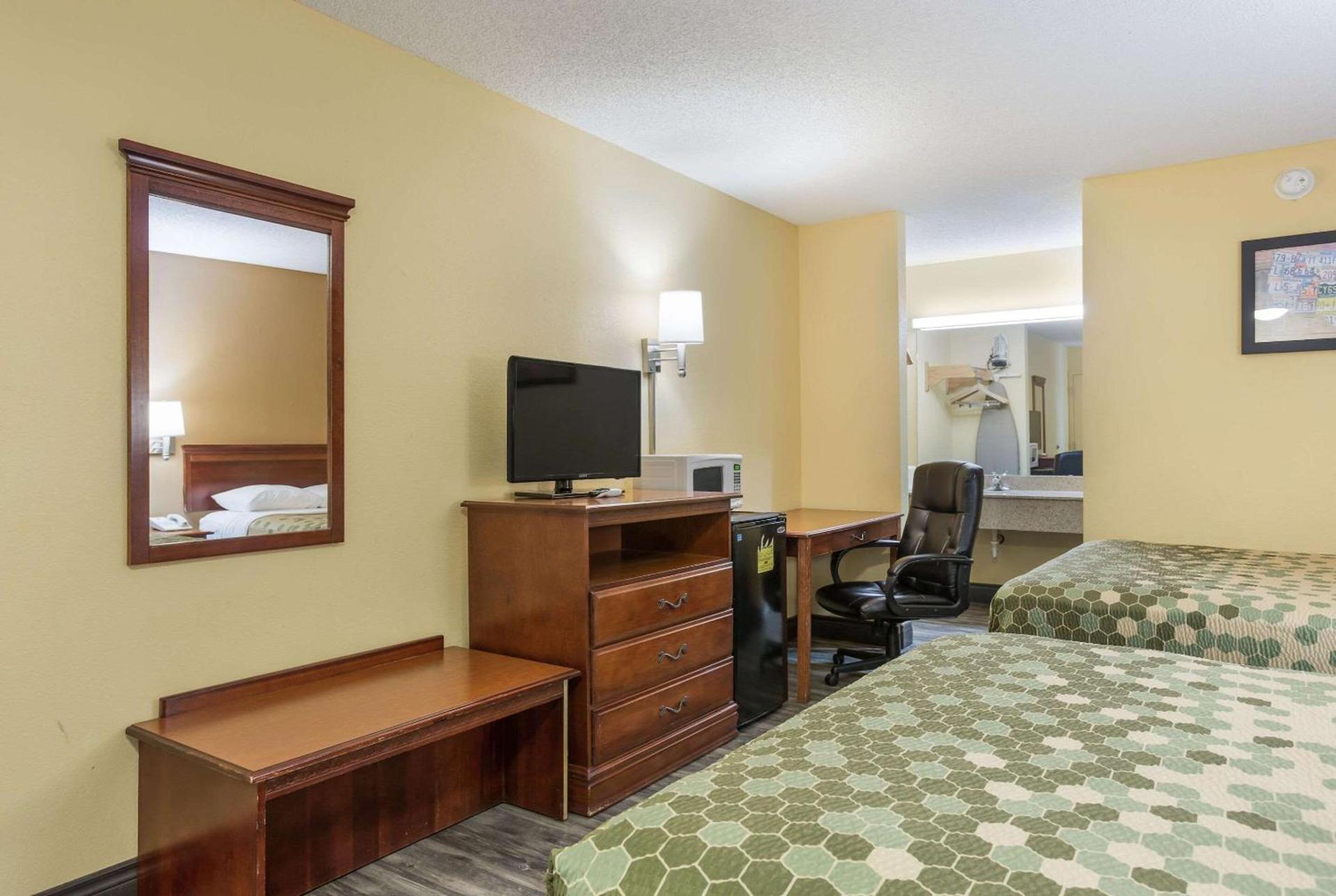 Econo Lodge Saint Robert photo 4
