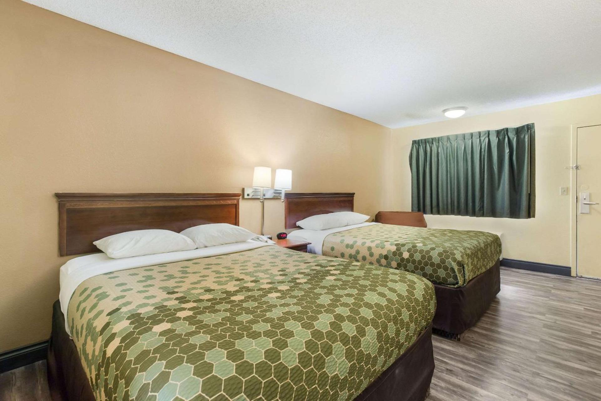Econo Lodge Saint Robert photo 6
