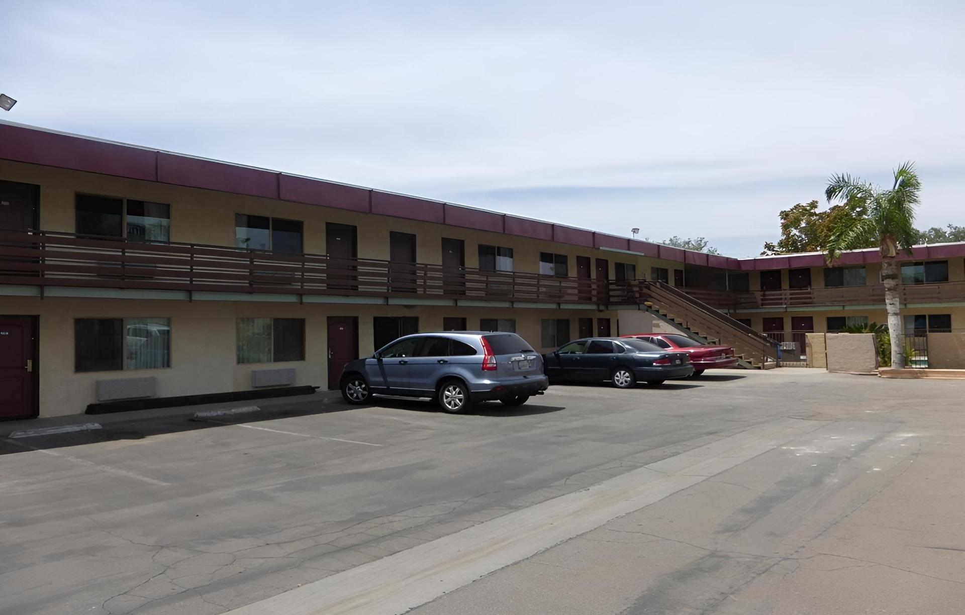 Red Roof Inn Bakersfield photo 13