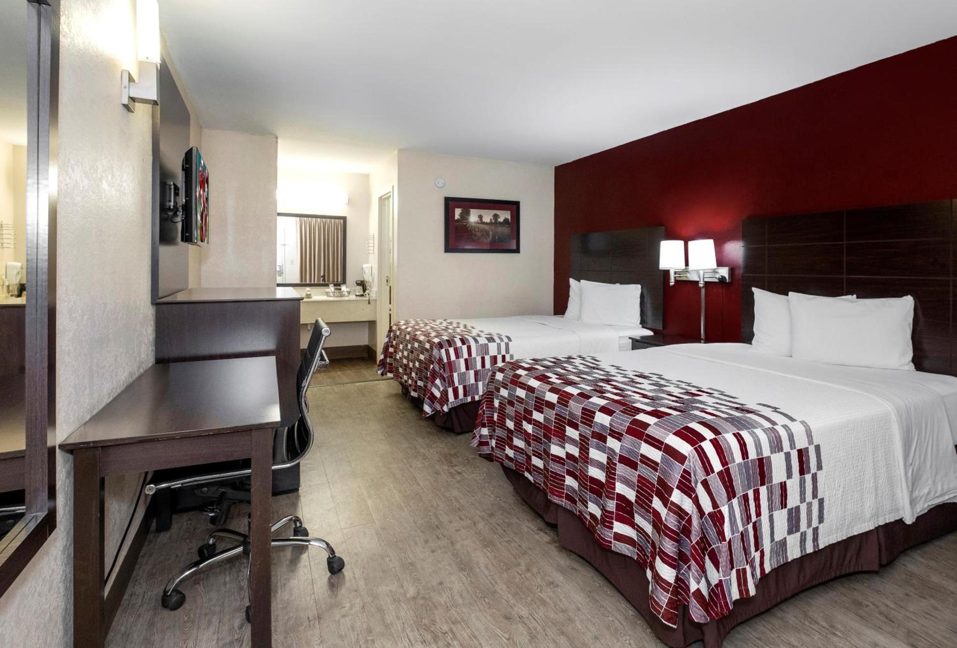 Red Roof Inn Bakersfield photo 6