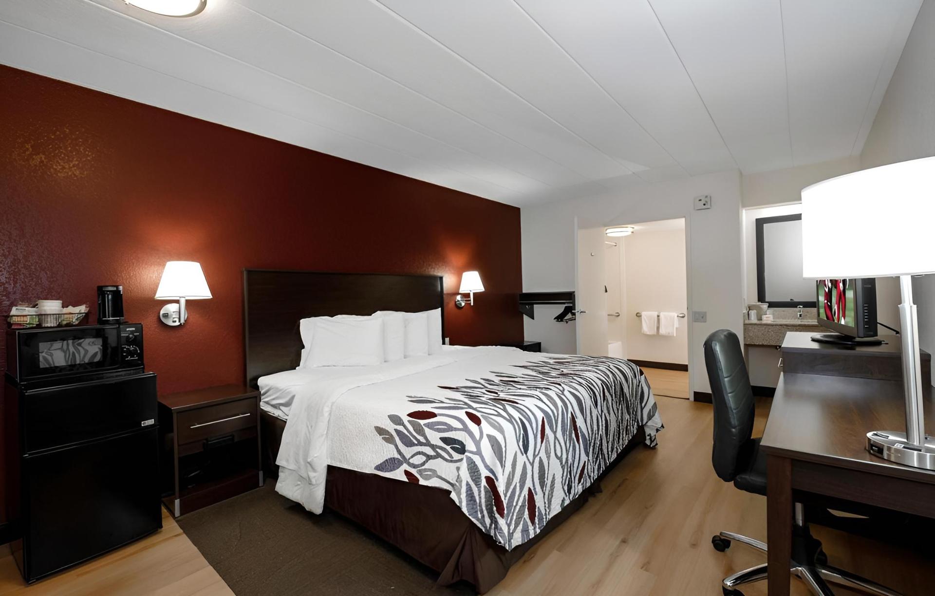 Red Roof Inn Bakersfield photo 3