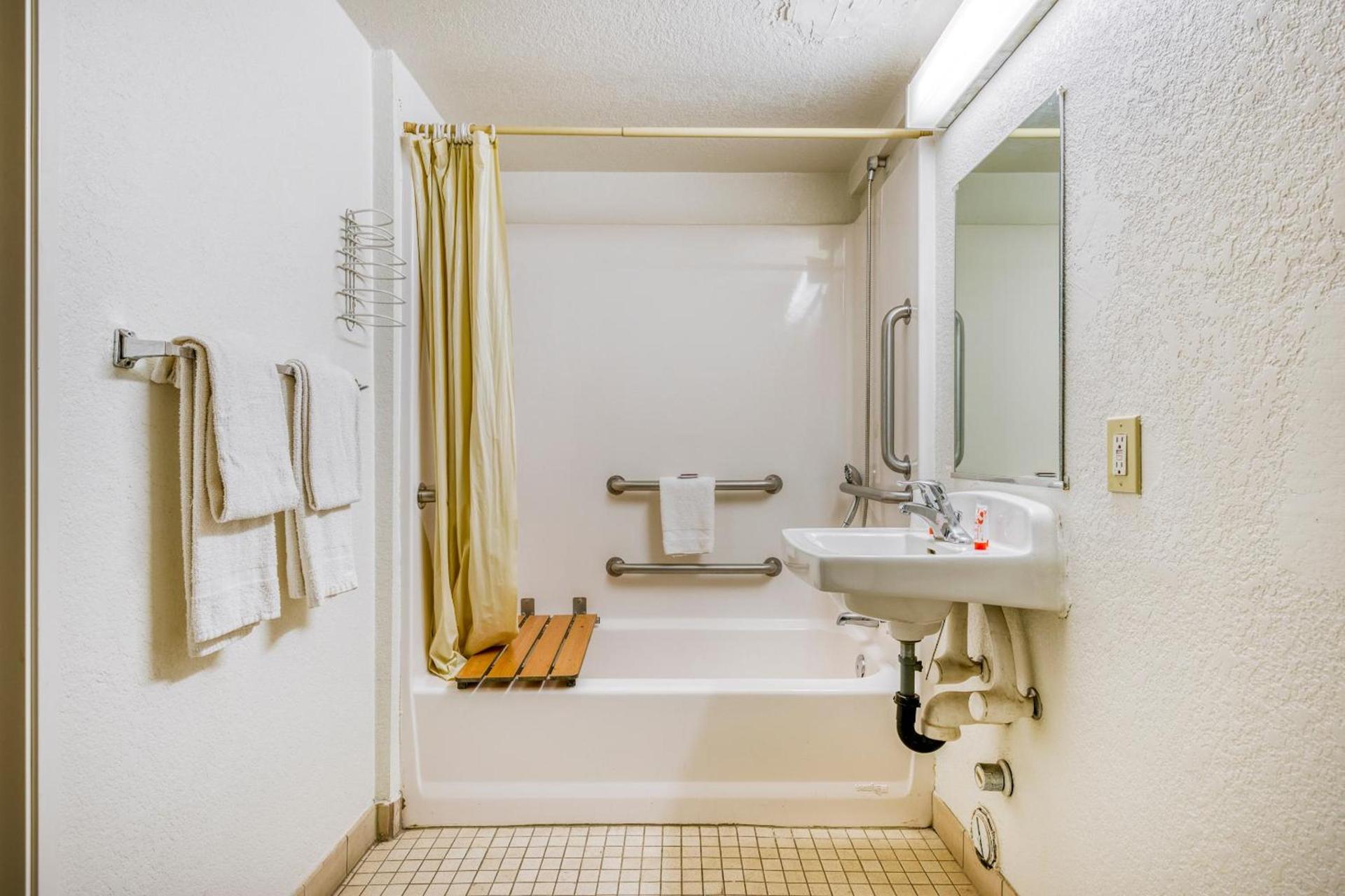 OYO Hotel Tucson Downtown photo 24