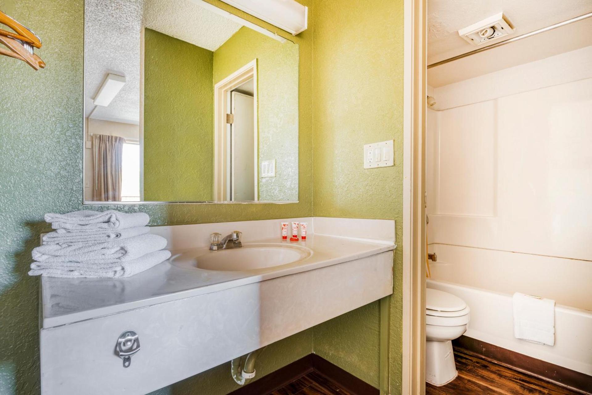 OYO Hotel Tucson Downtown photo 26