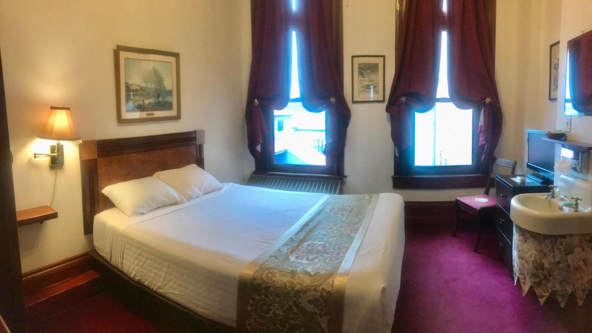 The Monarch Hotel photo 55