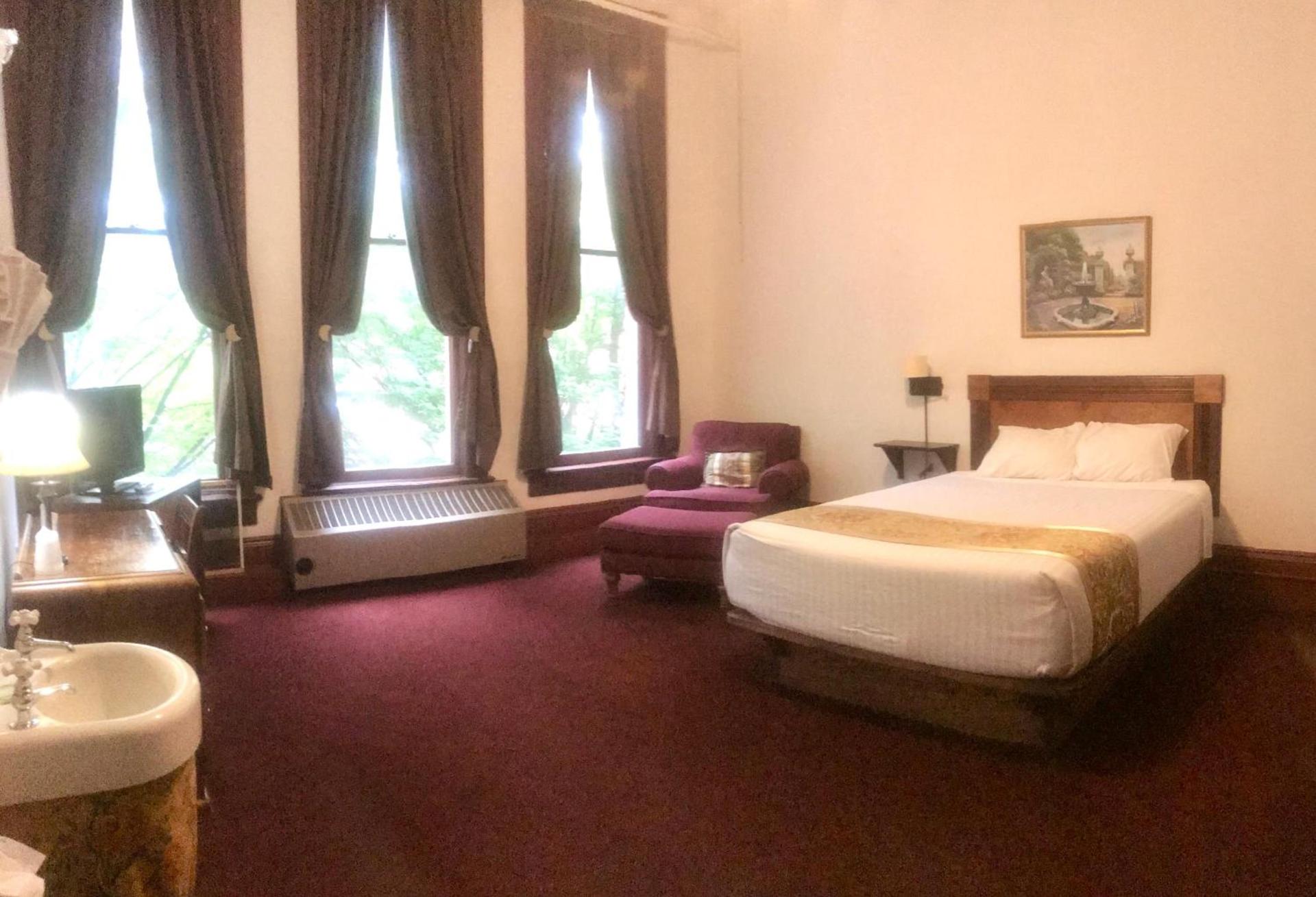 The Monarch Hotel photo 29