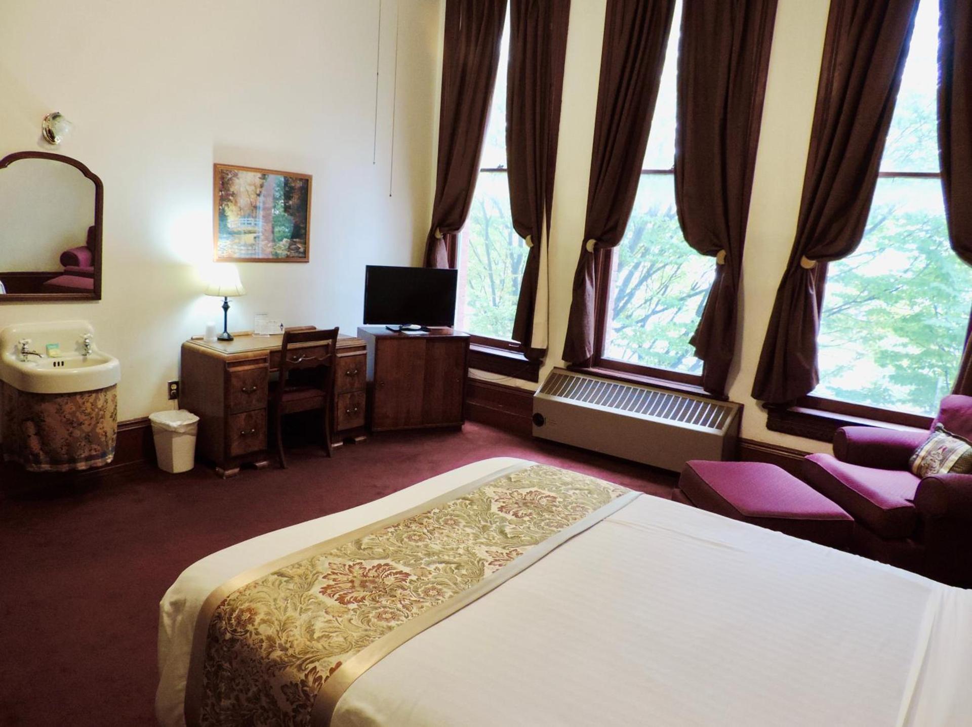 The Monarch Hotel photo 21