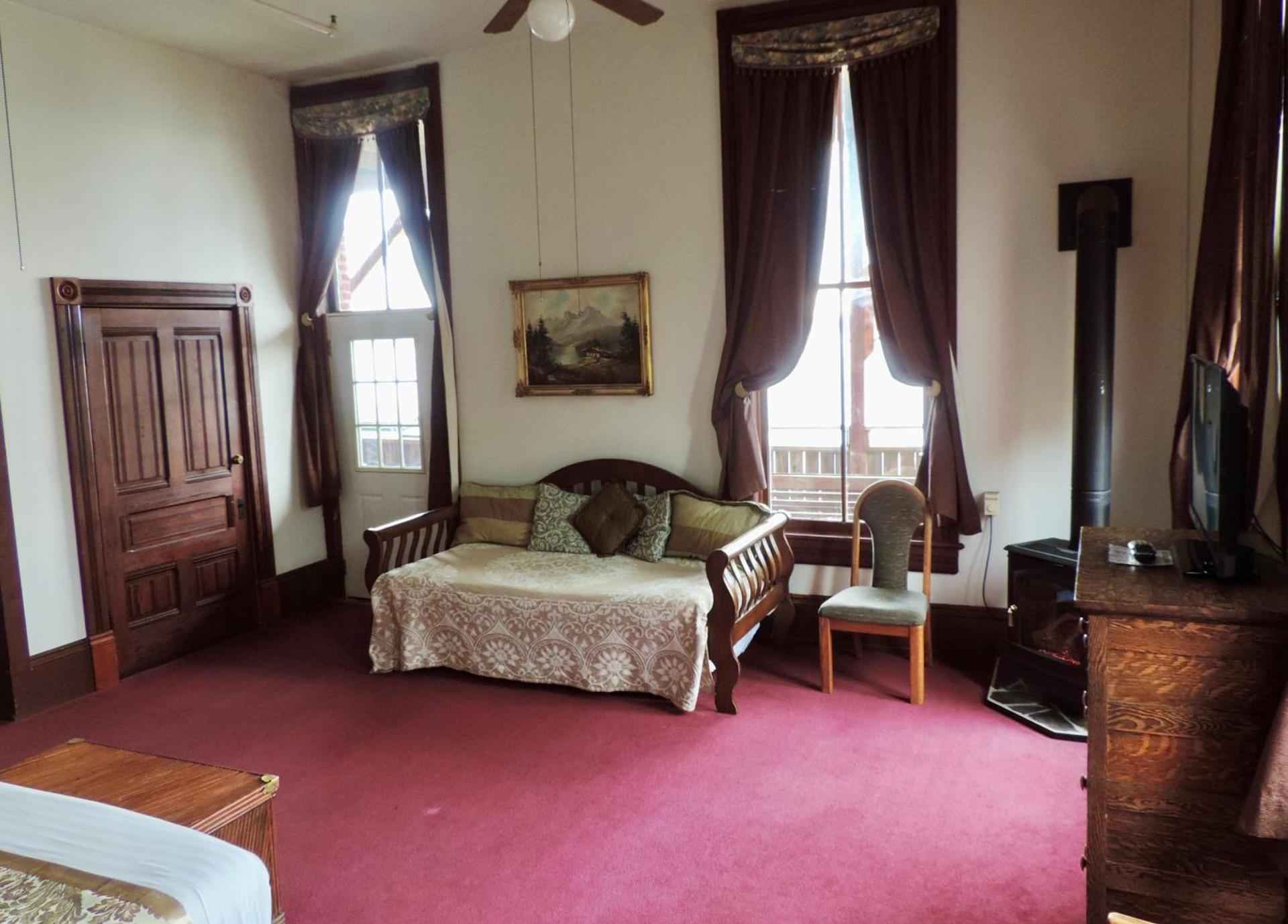 The Monarch Hotel photo 97