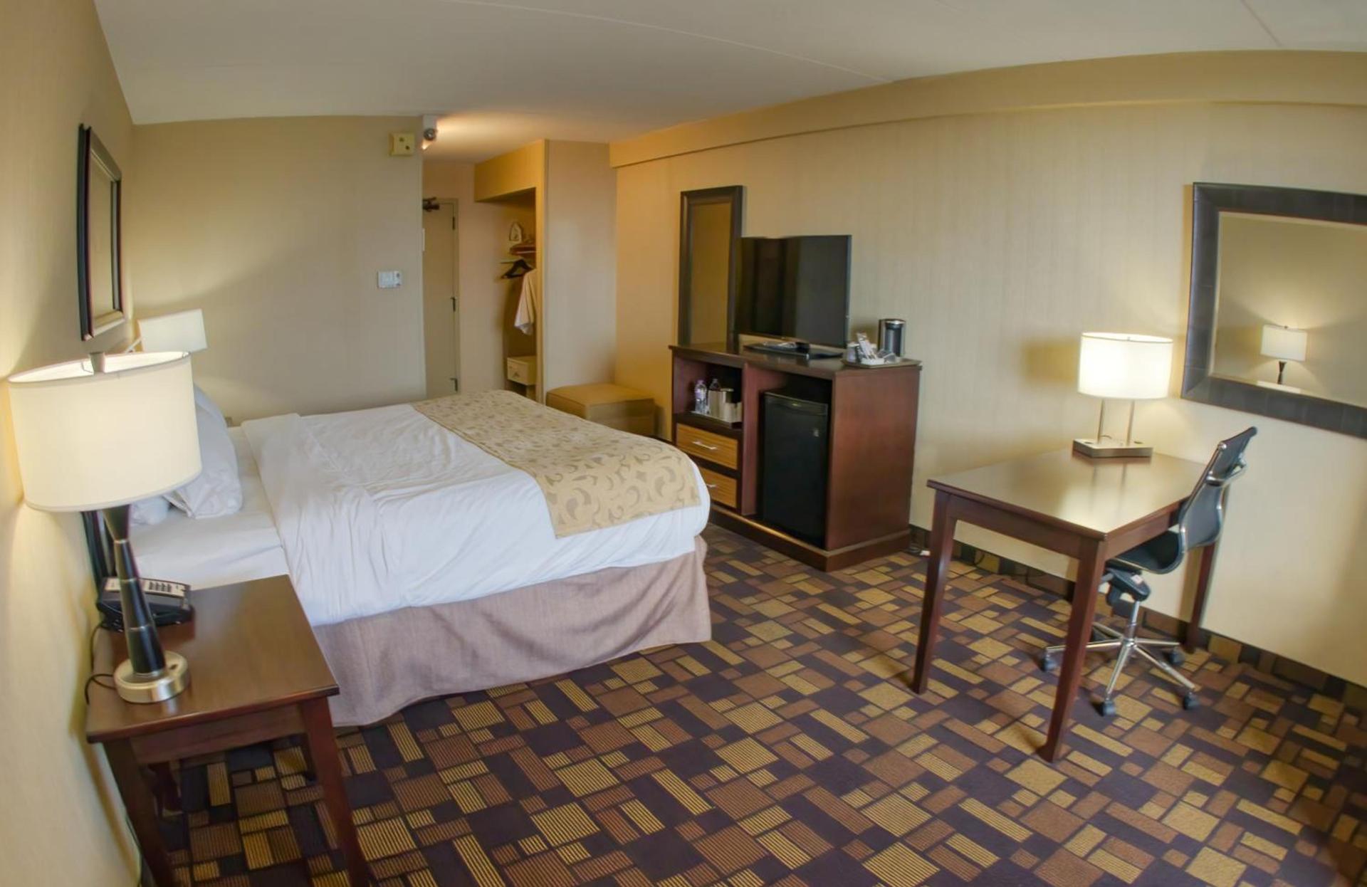 Radisson Hotel Milwaukee West photo 16