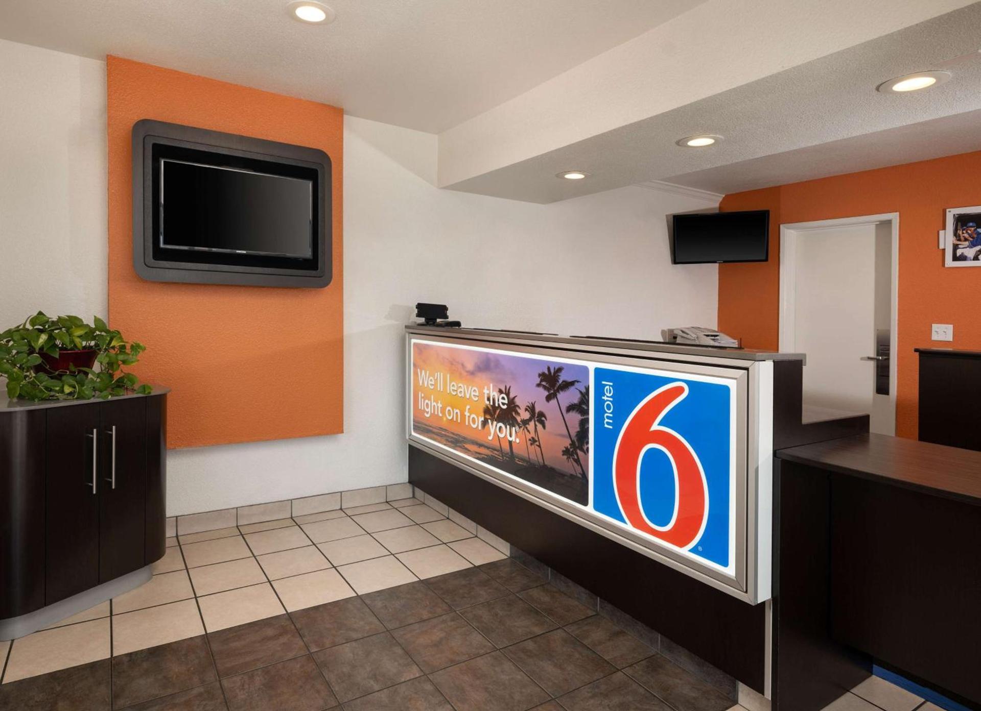 Motel 6 San Luis Obispo, CA - North photo 7