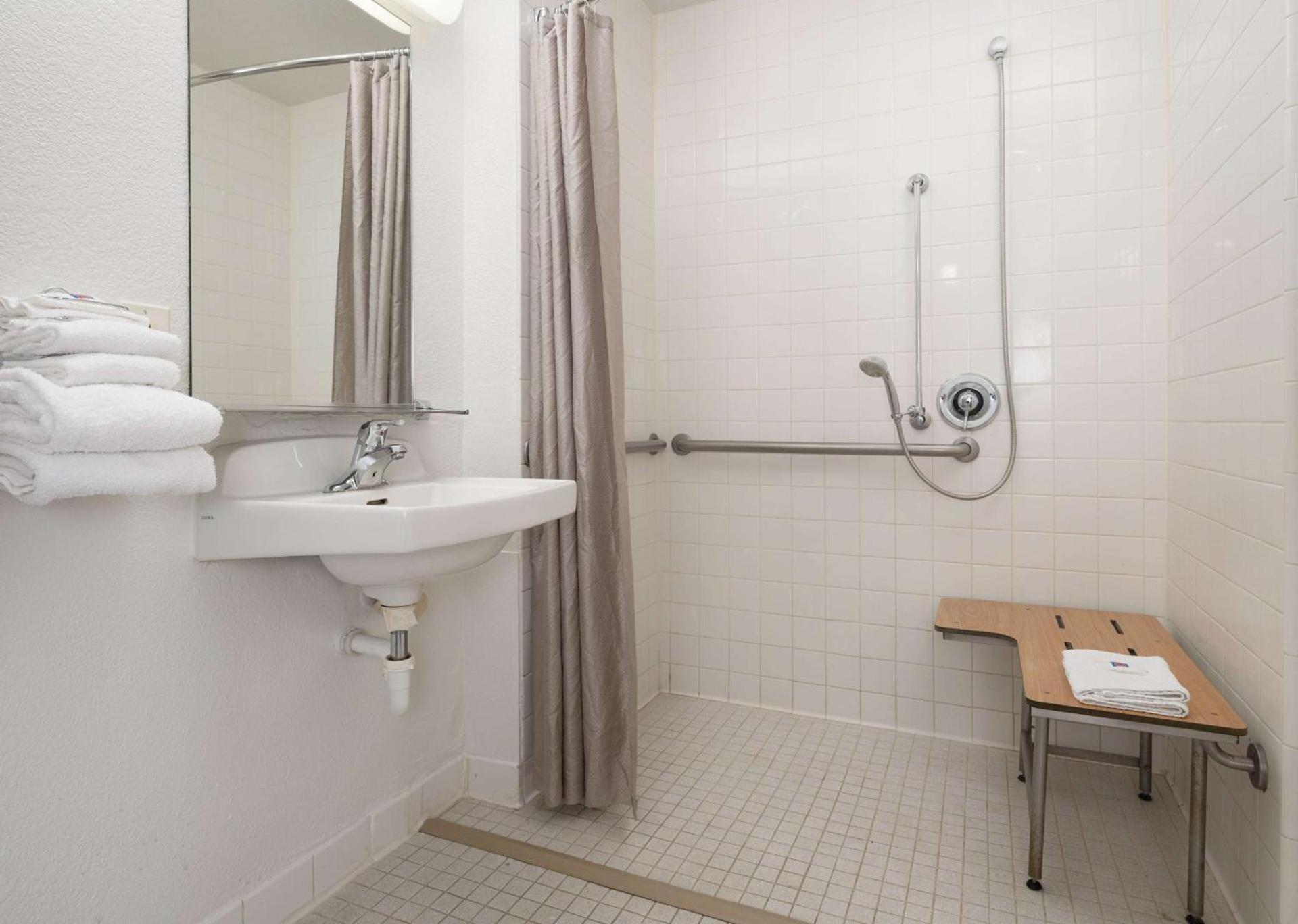 Motel 6 San Luis Obispo, CA - North photo 37