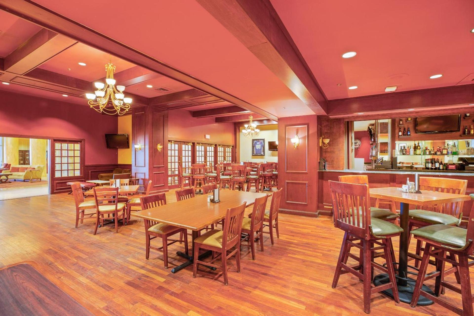 OYO Hotel St Louis Downtown City Center MO photo 17