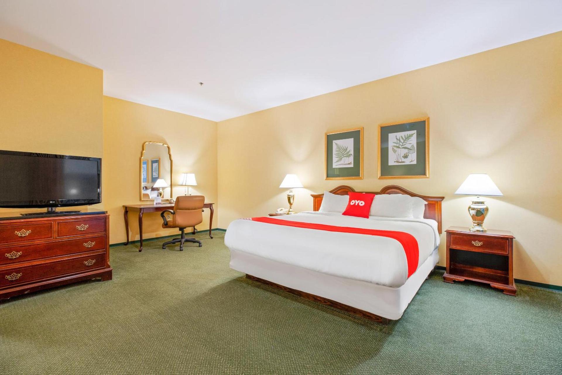 OYO Hotel St Louis Downtown City Center MO photo 21