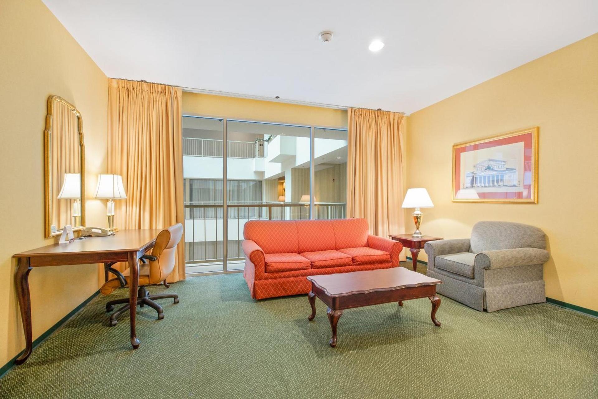 OYO Hotel St Louis Downtown City Center MO photo 54