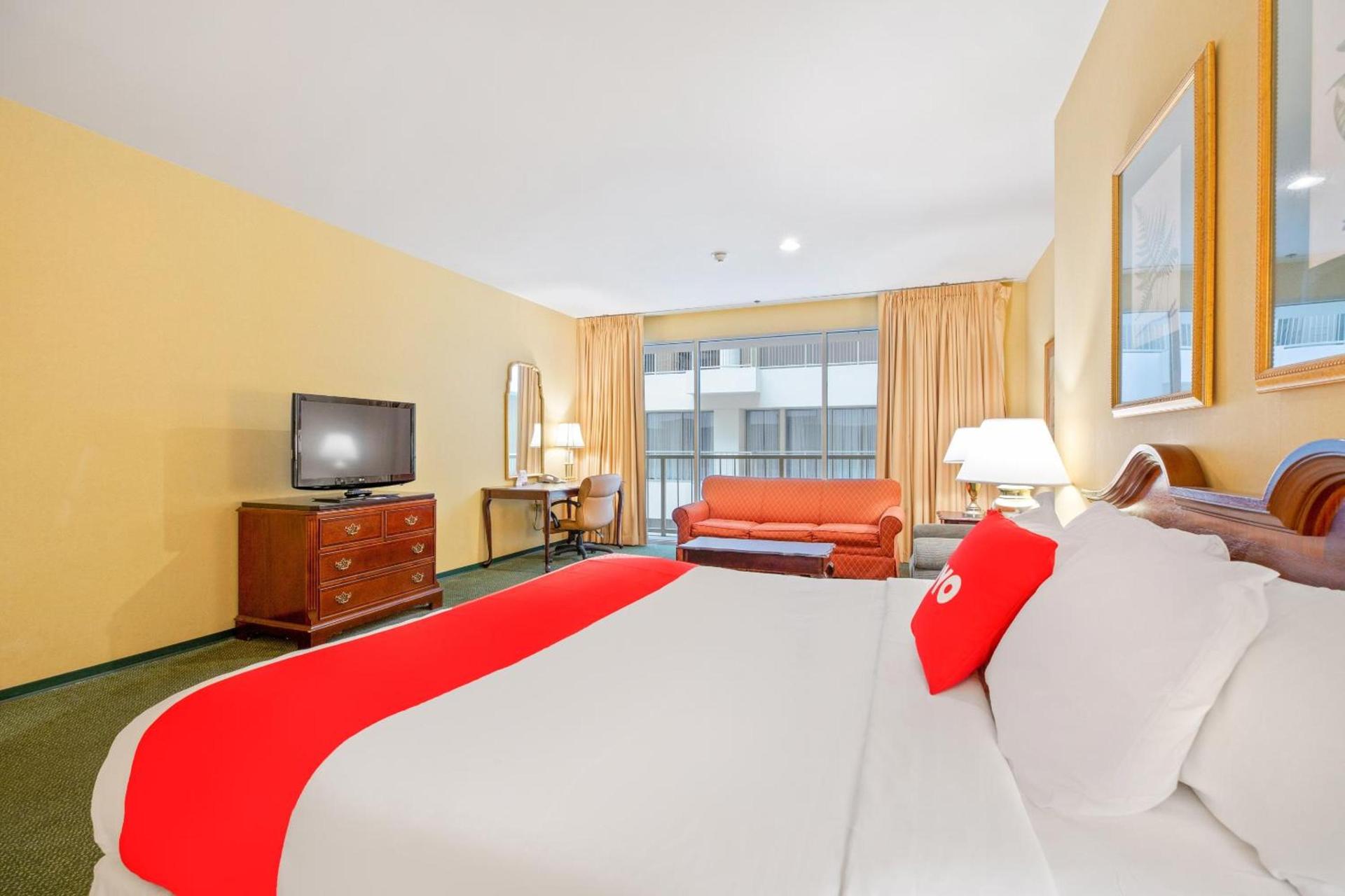 OYO Hotel St Louis Downtown City Center MO photo 30