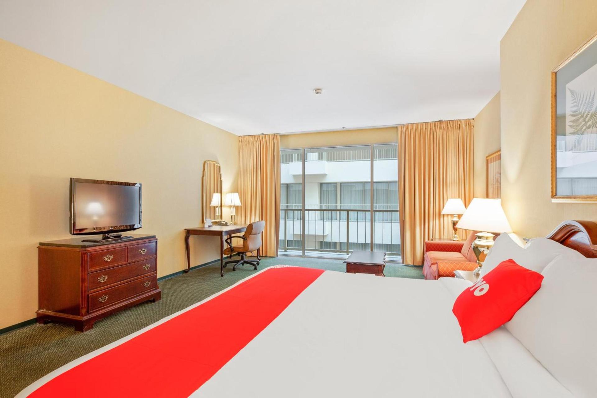 OYO Hotel St Louis Downtown City Center MO photo 39
