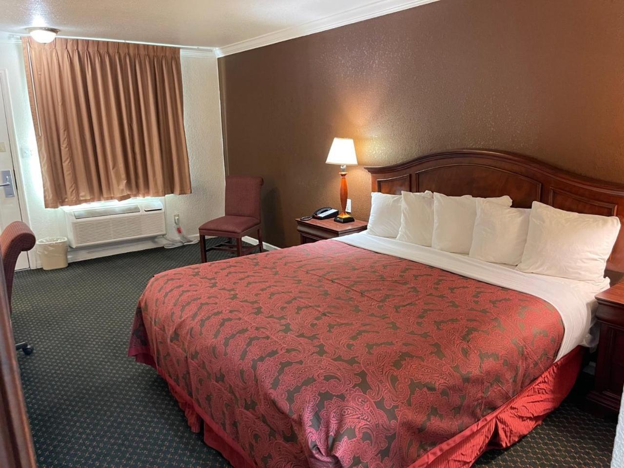 1st Interstate Inn photo 10