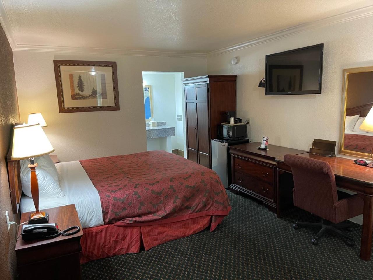 1st Interstate Inn photo 11