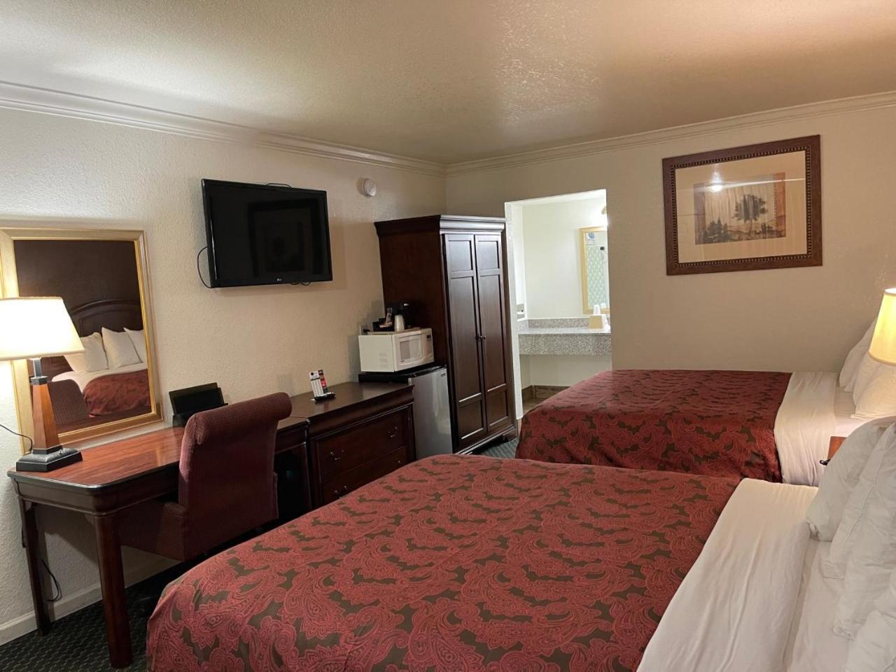 1st Interstate Inn photo 16