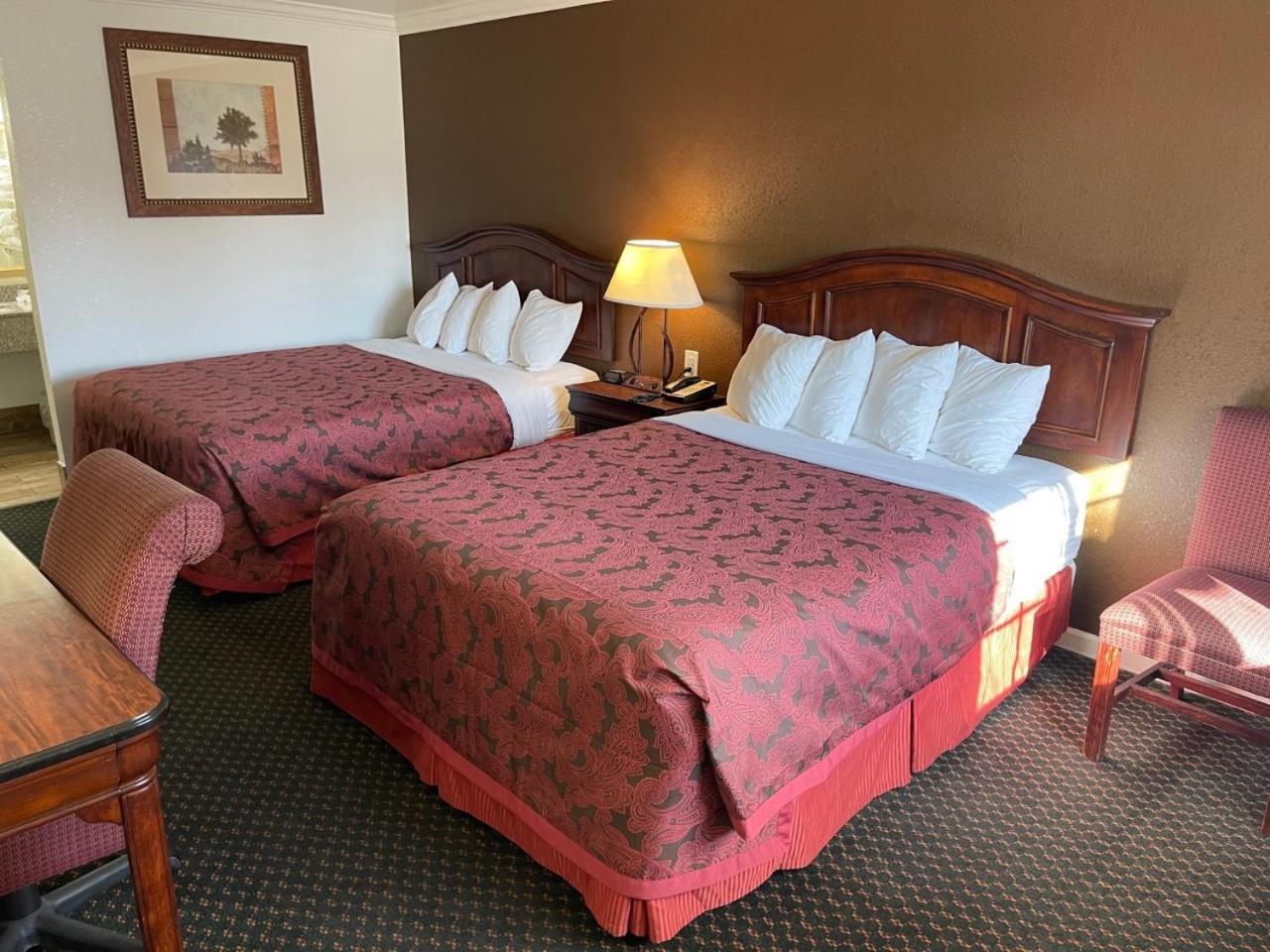 1st Interstate Inn photo 18