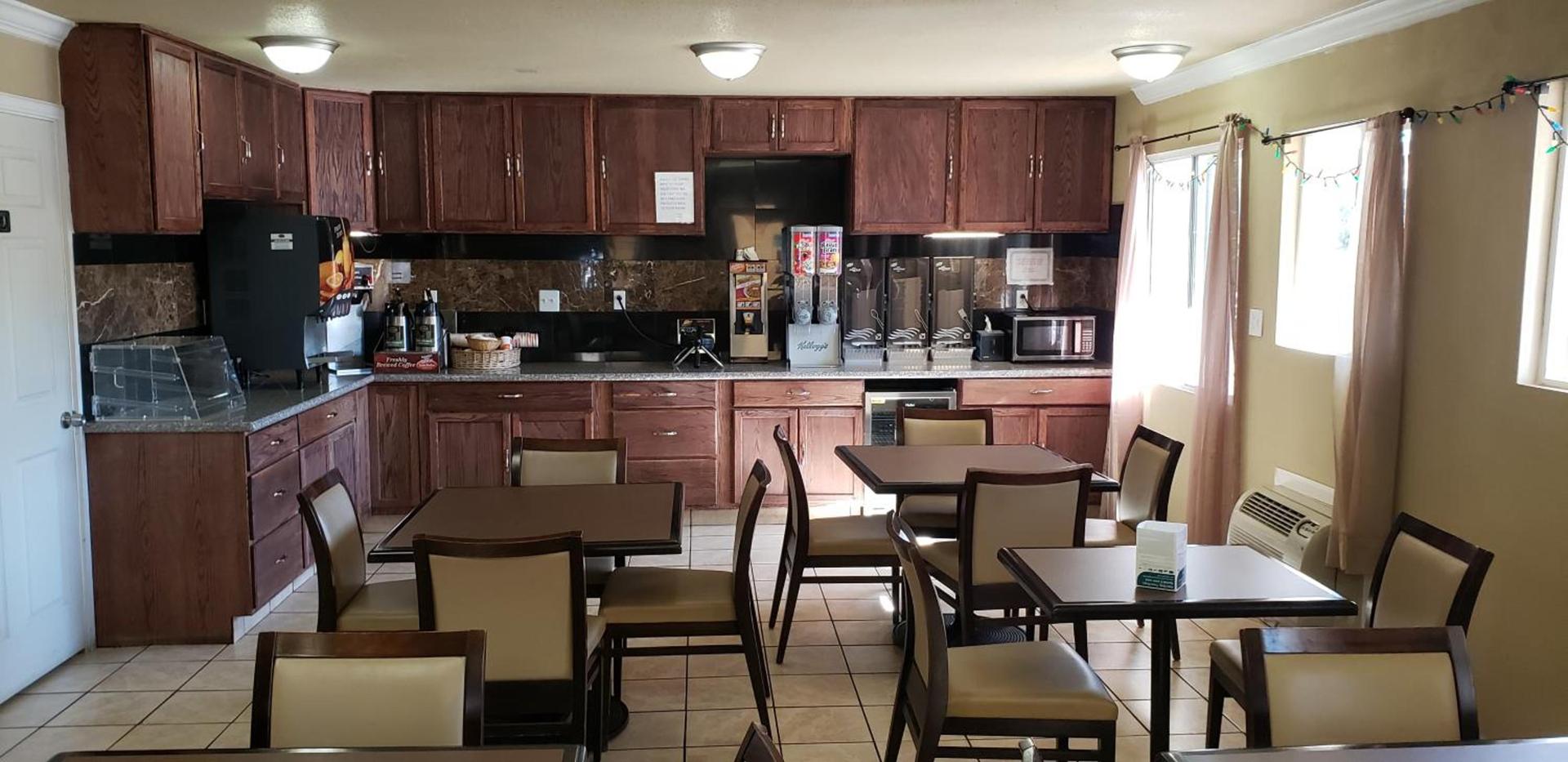 1st Interstate Inn photo 7