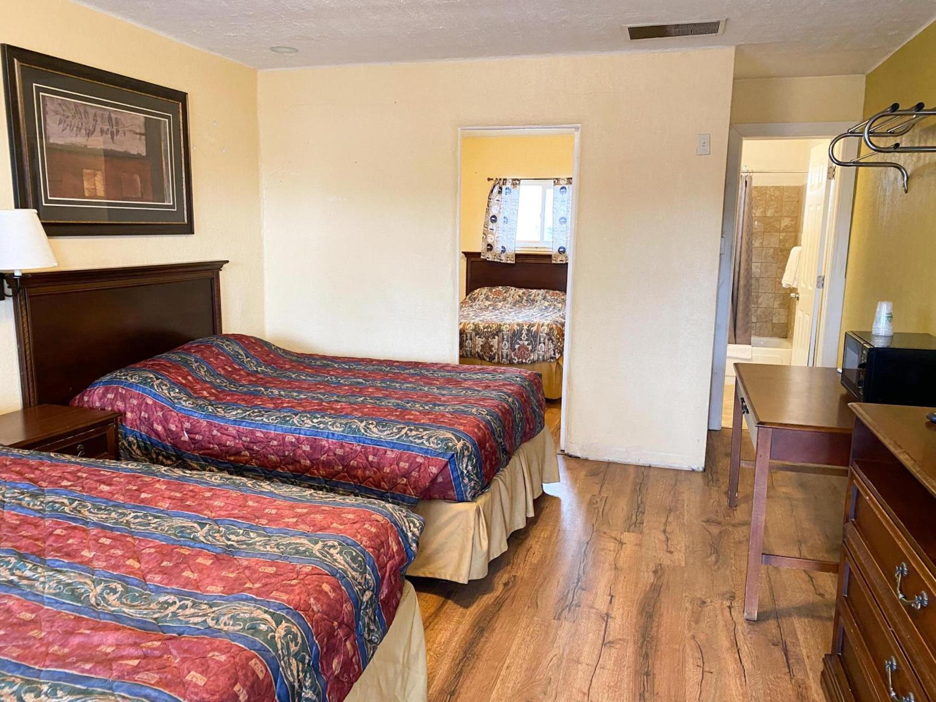 Guest Ranch Motel photo 16