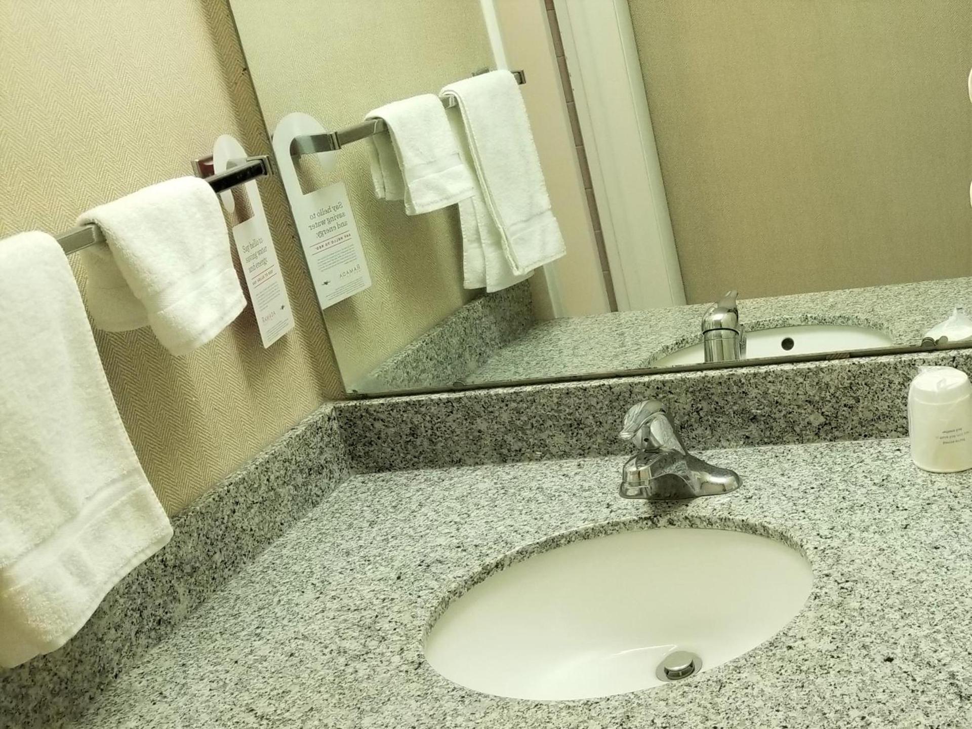 Ramada by Wyndham Washington photo 8