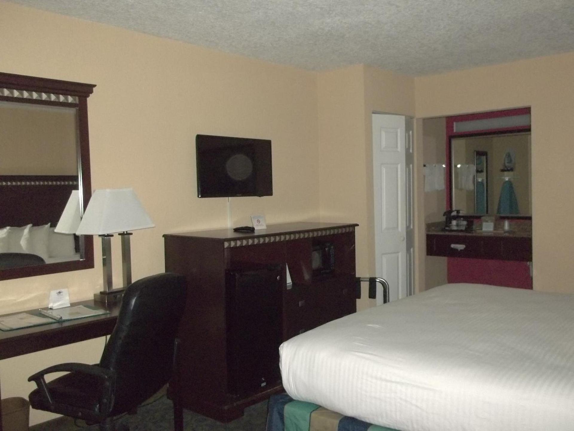 Days Inn by Wyndham Fort Lauderdale Airport Cruise Port photo 13