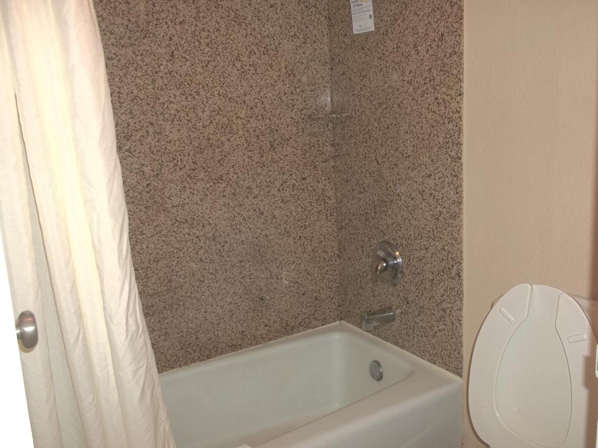 Days Inn by Wyndham Fort Lauderdale Airport Cruise Port photo 15