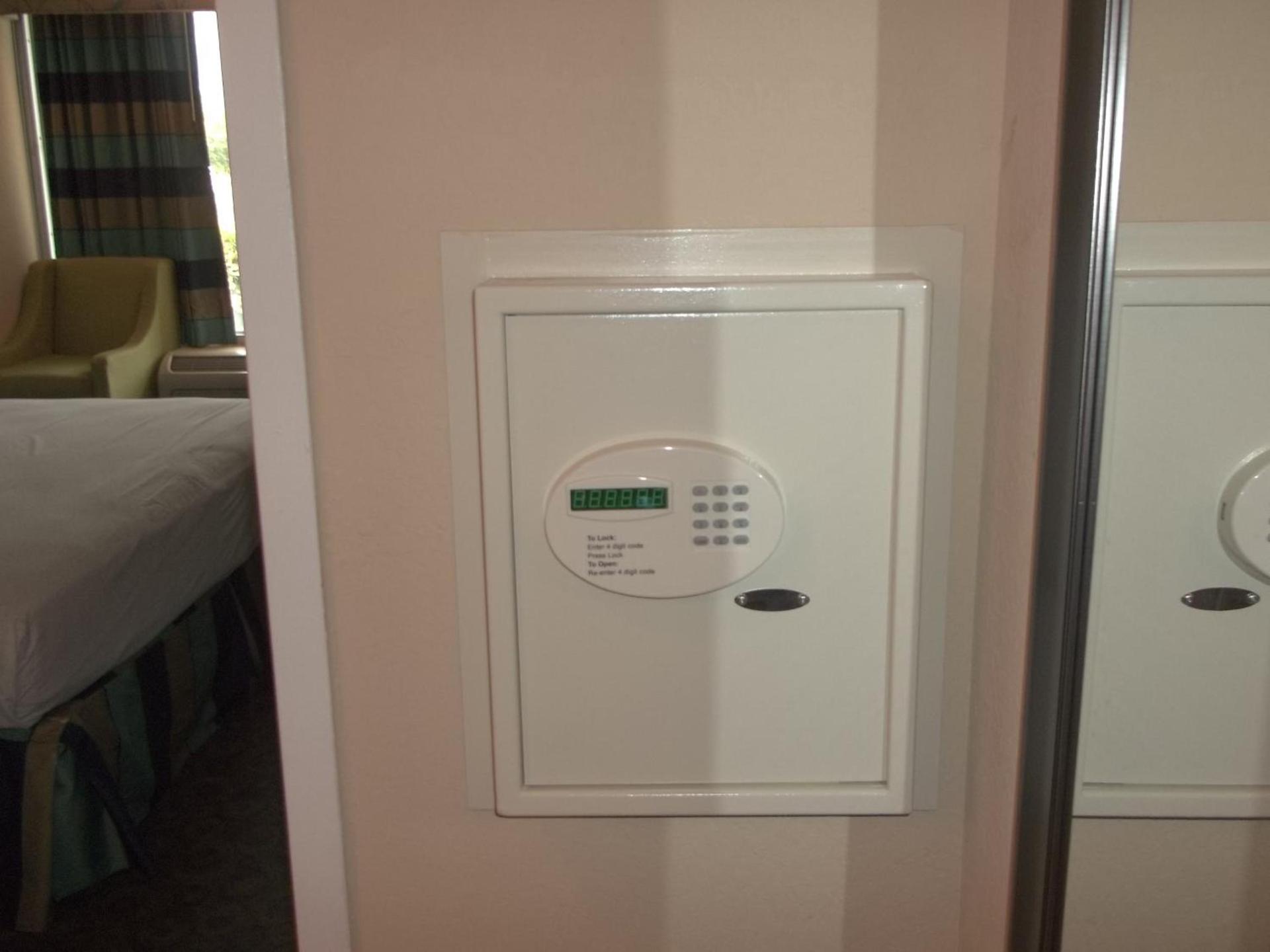 Days Inn by Wyndham Fort Lauderdale Airport Cruise Port photo 18