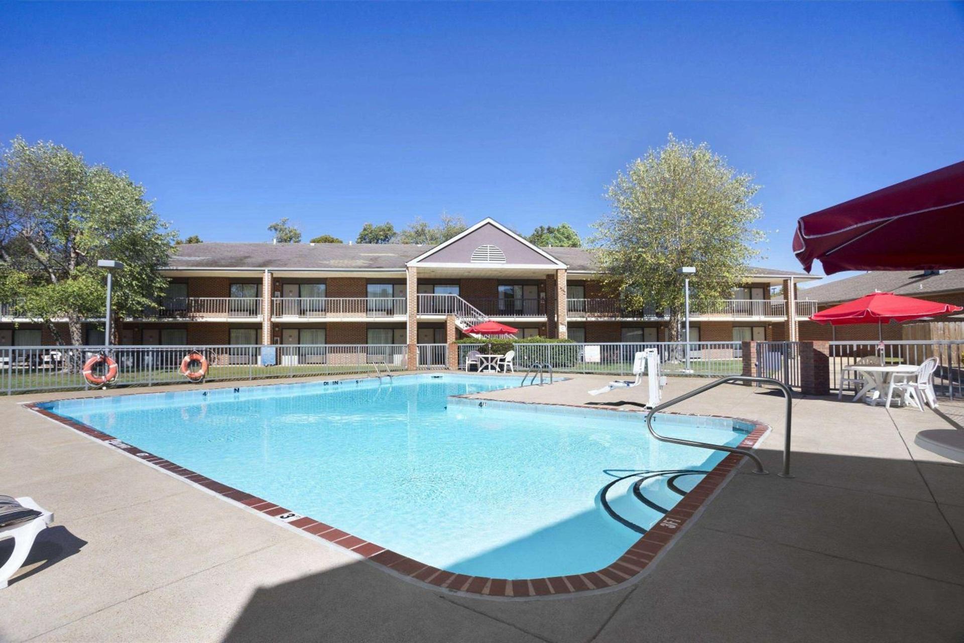 Ramada by Wyndham Batesville photo 23