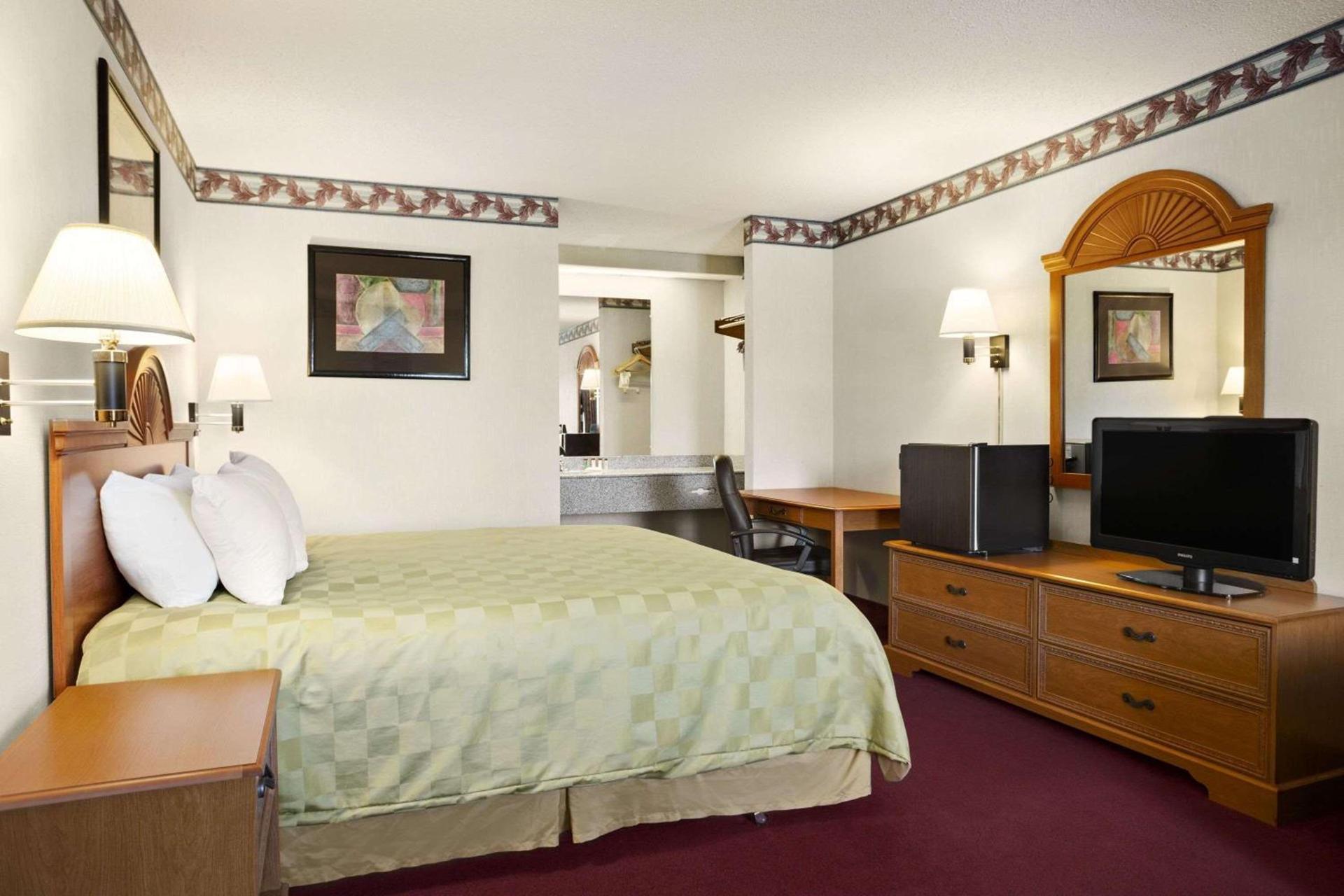 Ramada by Wyndham Batesville photo 7