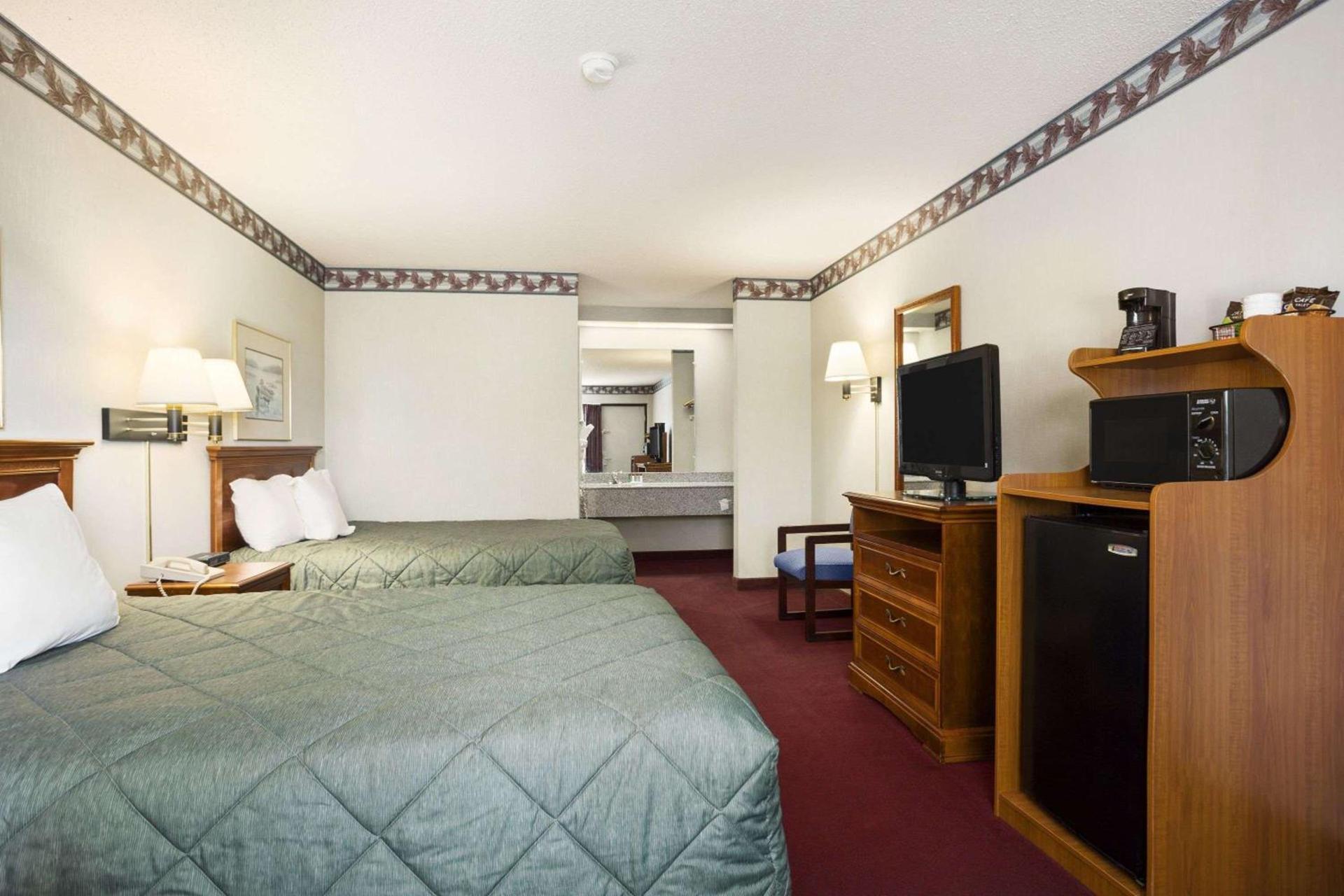 Ramada by Wyndham Batesville photo 9