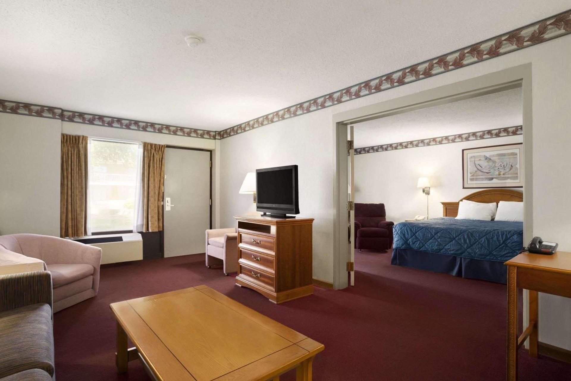 Ramada by Wyndham Batesville photo 11