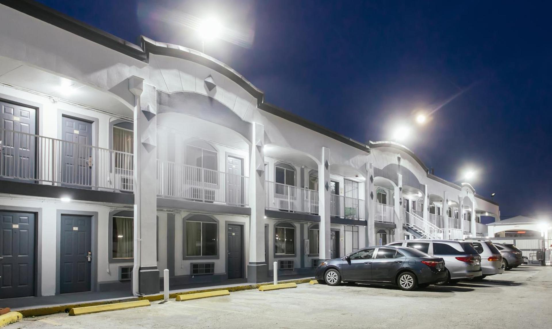 Space City Inn photo 8