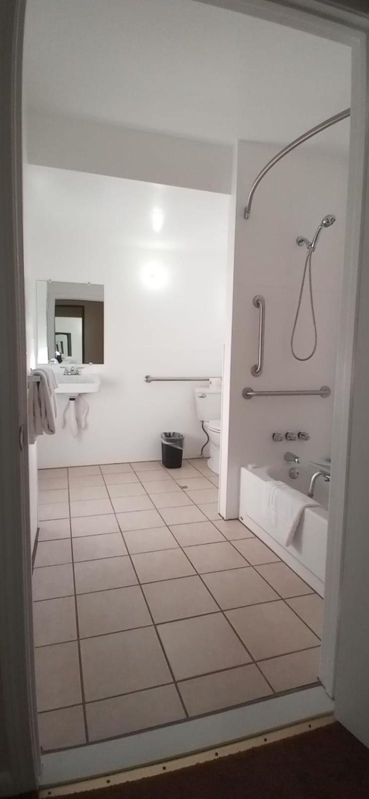 Budget Inn photo 12