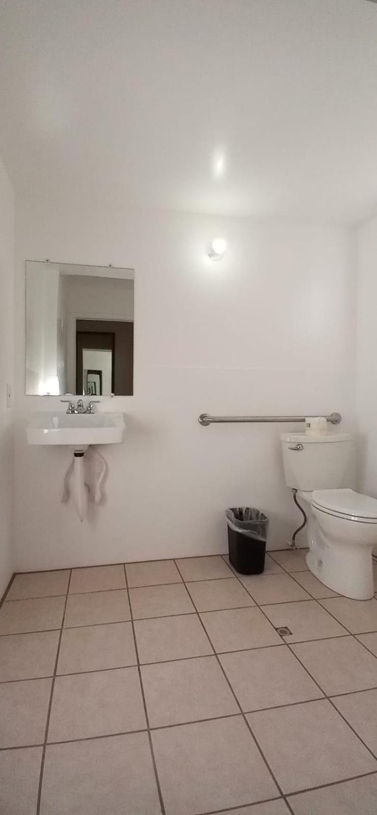 Budget Inn photo 13