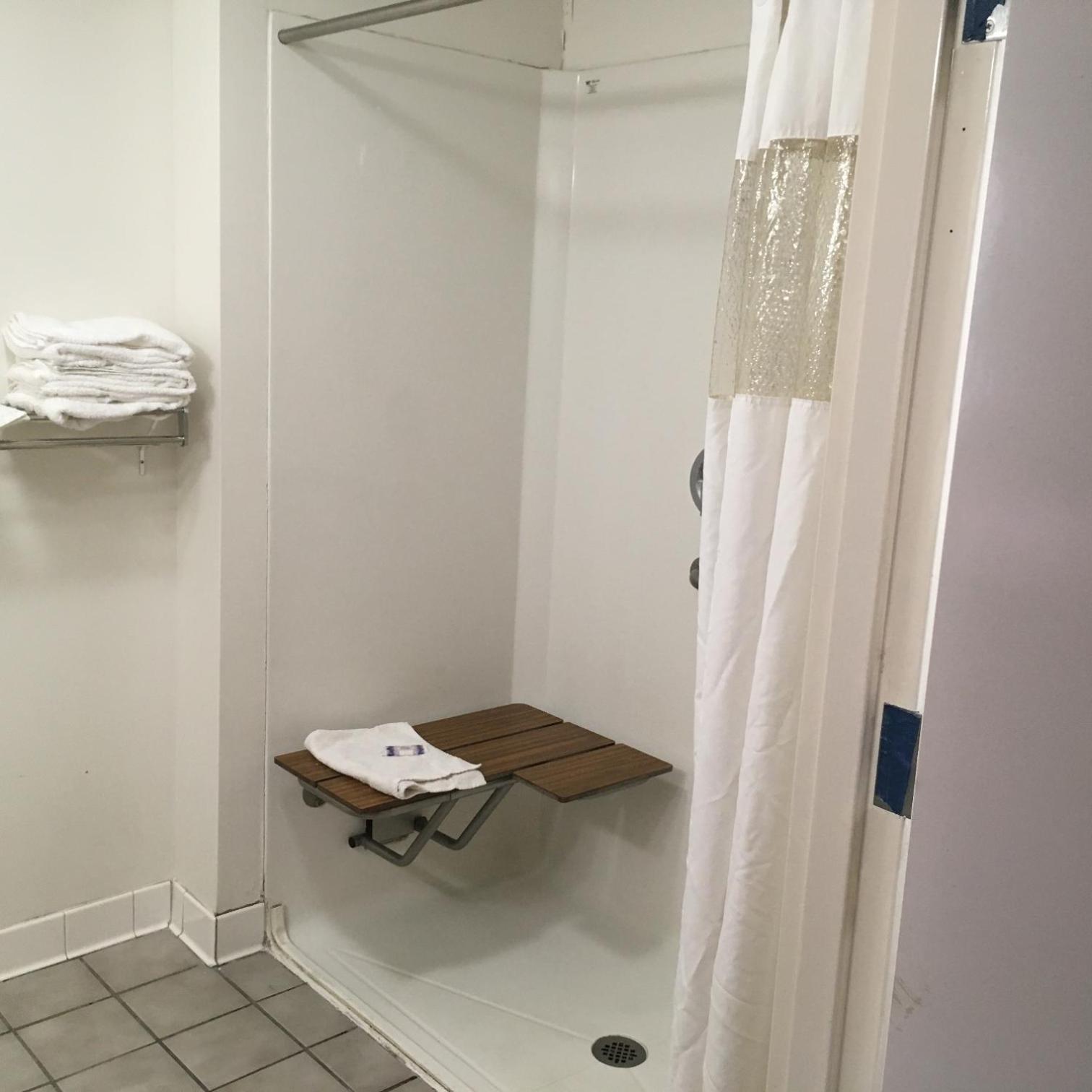 President Inn & Suites photo 11
